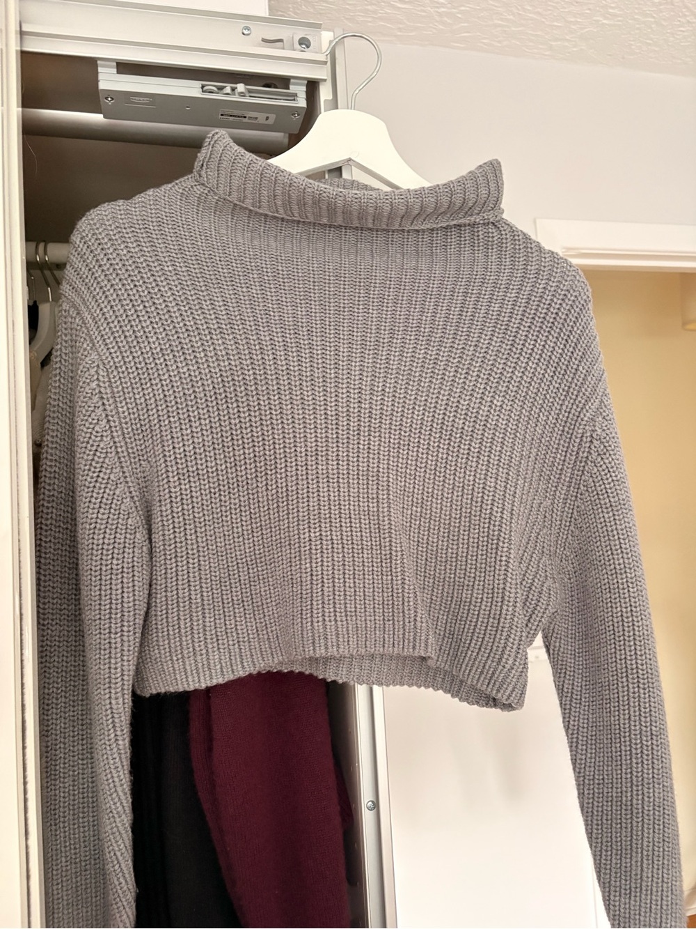 Aritzia Wilfred Light Grey Cropped Turtleneck Sweater